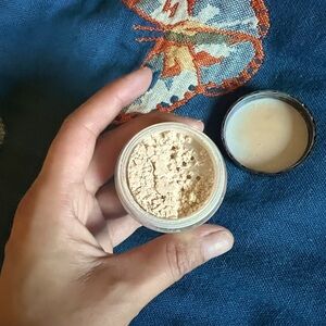 Laura mercier powder